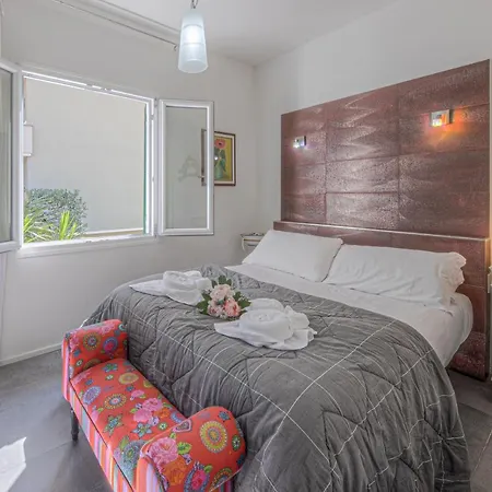 アパート Toretti Centro, Relax E Parcheggio Privato ラッパロ